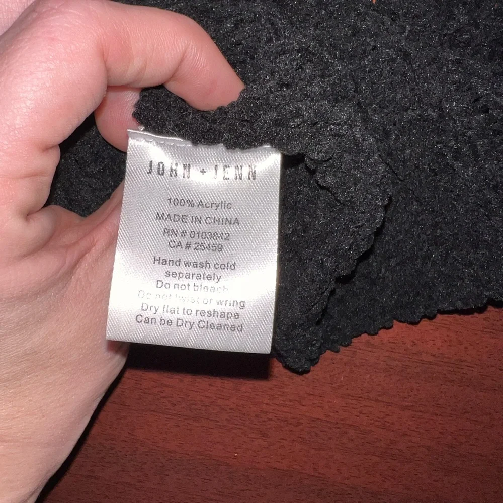 John + Jenn Black Sleeveless Turtleneck Sweater - Picture 6 of 6